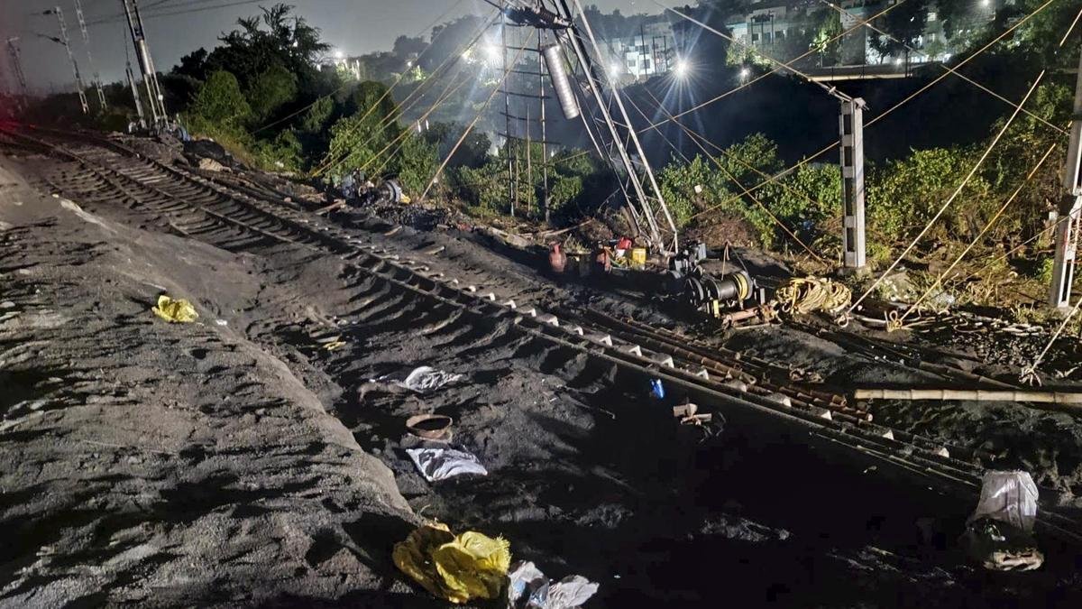 फरक्का रेल बहाली का काम पूरा होने के करीब; उत्तर बंगाल ट्रेन सेवाएं जल्द ही फिर से शुरू हो सकती हैं