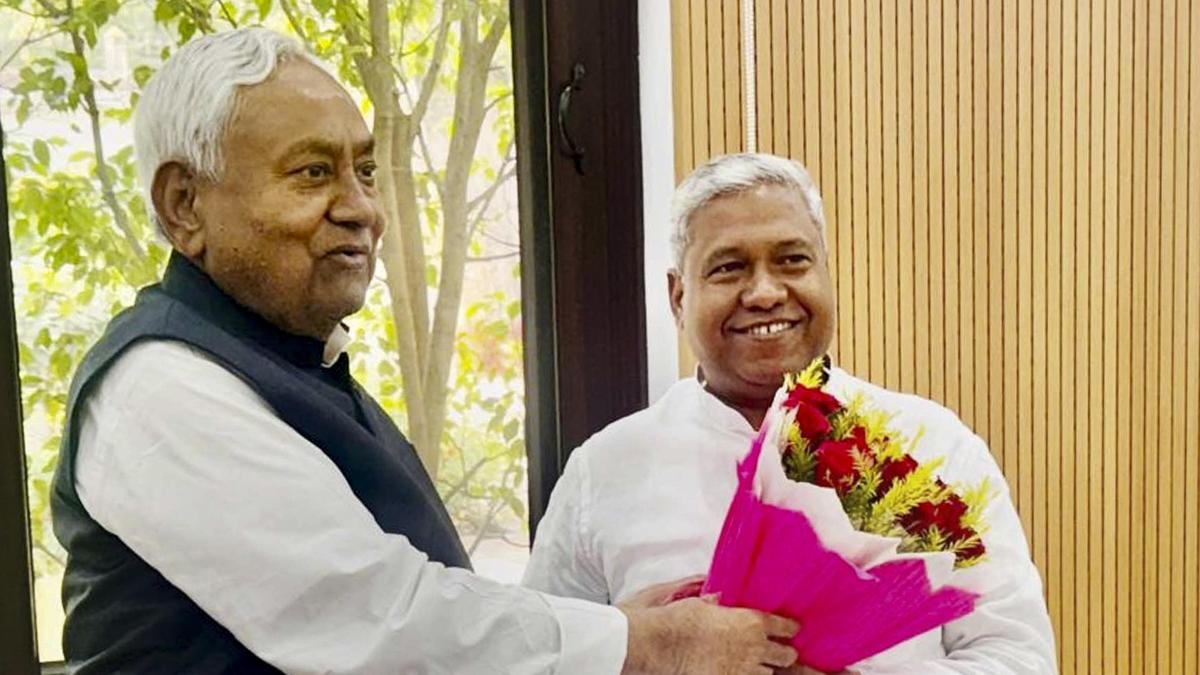 बिहार के मंत्री संतोष सुमन ने बख्तियारपुर का नाम बदलकर 'नीतीशपुर' करने की मांग की