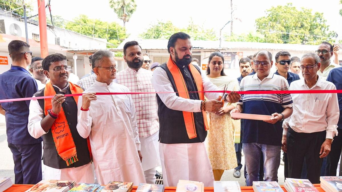 बिहार के मुख्यमंत्री, अन्य भाजपा नेताओं ने पीएम के जन्मदिन के उपलक्ष्य में आशीर्वाद का दीया कार्यक्रम में भाग लिया