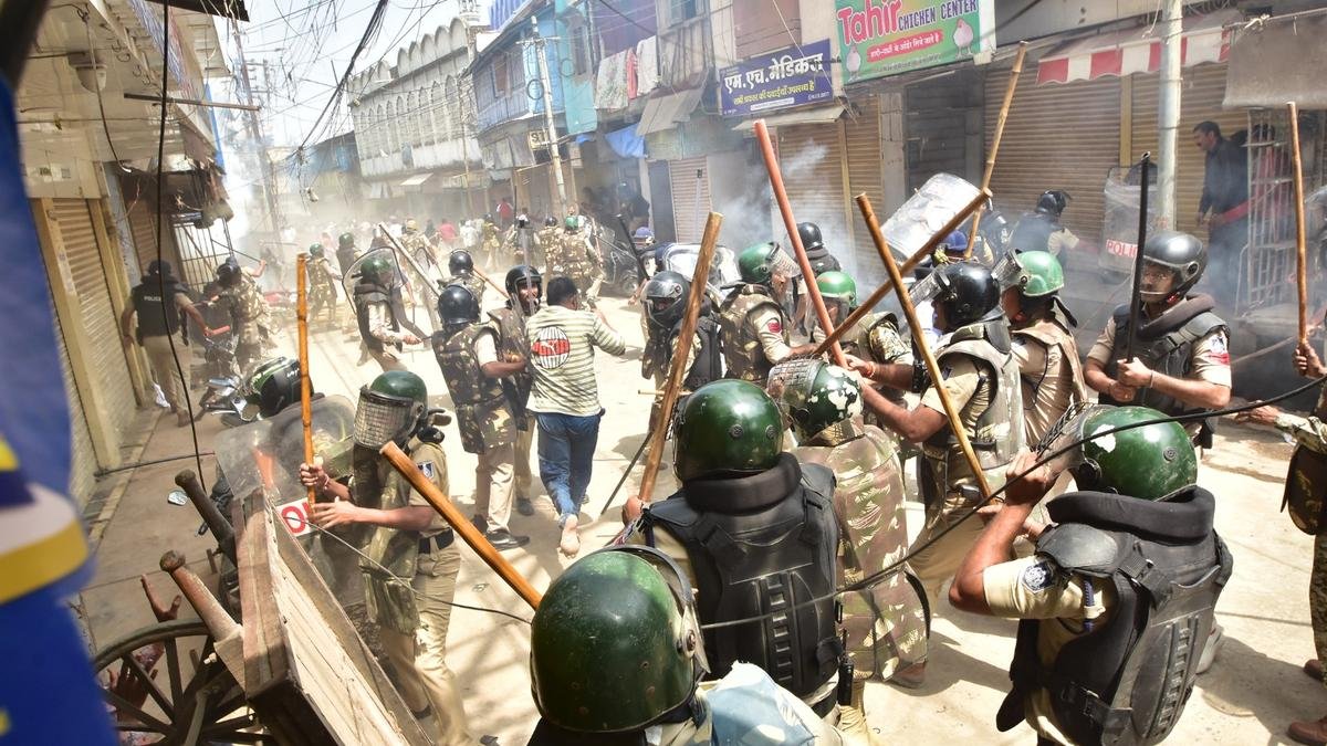 मस्जिद का हिस्सा तोड़ने को लेकर उज्जैन में झड़प, 15 हिरासत में