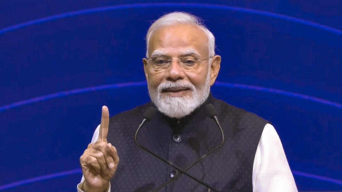 मोदी के 76 वर्ष के होने पर उन्हें जन्मदिन की बधाइयां मिल रही हैं