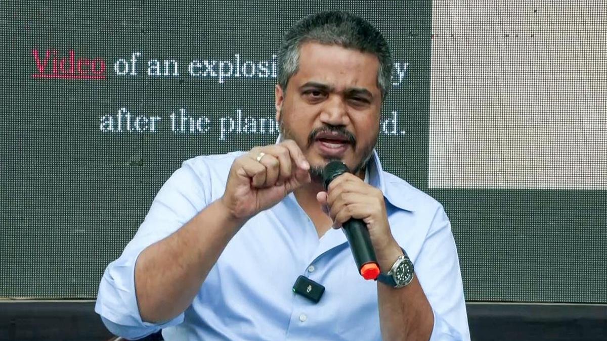 विधायक रोहित पवार का दावा, महाराष्ट्र में SIR ने 3 करोड़ वोटरों के नाम हटाए होंगे