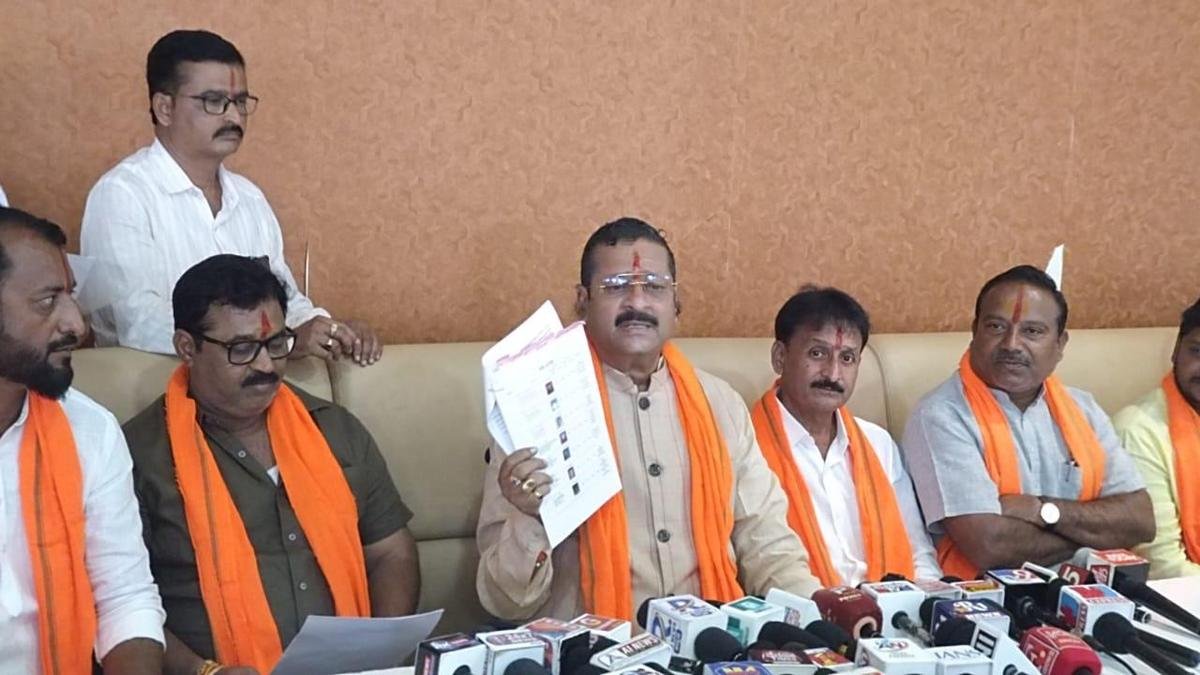 सर: बसनगौड़ा पाटिल यतनाल ने इस बात से इनकार किया कि वह मुस्लिम मतदाताओं को निशाना बना रहे हैं