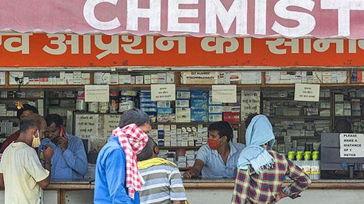 सर्वेक्षण में पाया गया कि मुंबई में 71% उपभोक्ताओं ने शायद ही कभी नुस्खे मांगे; महाराष्ट्र एफडीए ने तीन महीने में 880 ड्रग लाइसेंसधारकों के खिलाफ कार्रवाई की