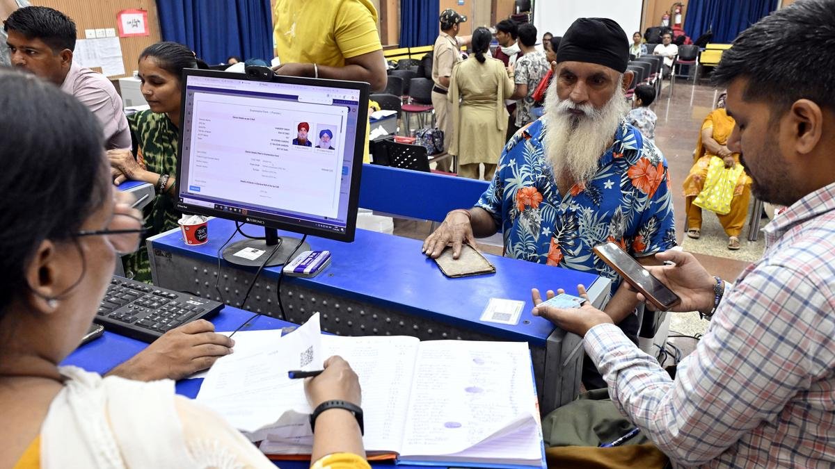 सुप्रीम कोर्ट का कहना है कि दिल्ली एसआईआर नोटिस 'मशीन-जनरेटेड' और यंत्रवत् जारी किए गए लगते हैं