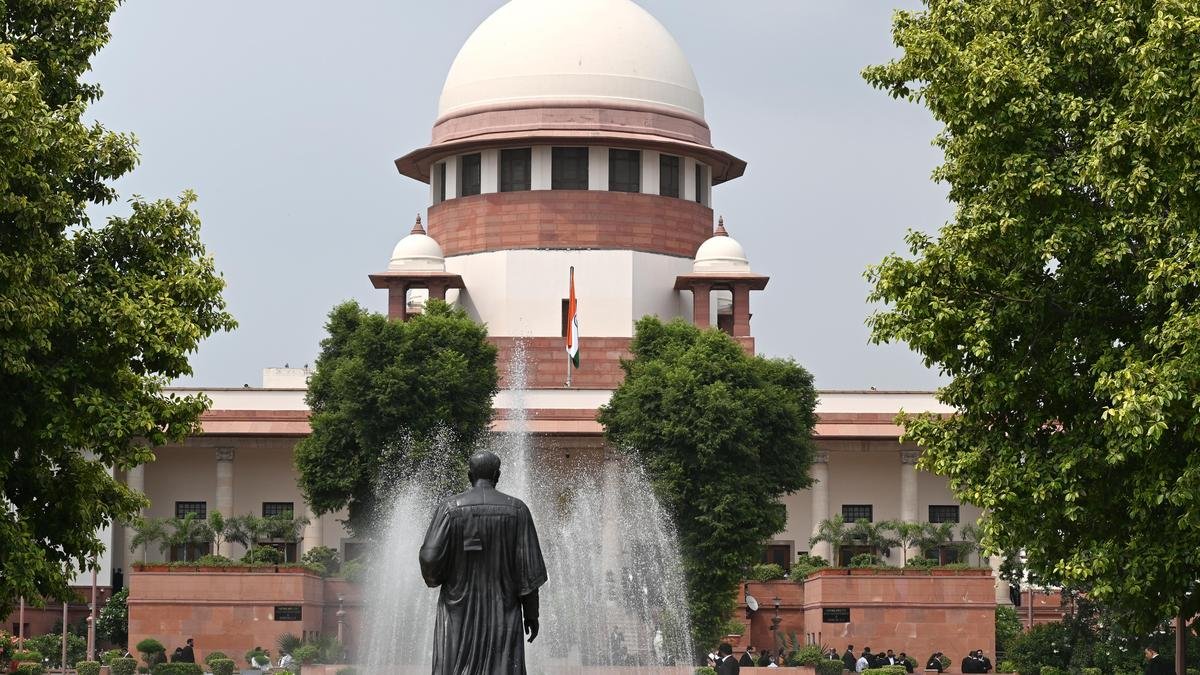 सुप्रीम कोर्ट ने तमिलनाडु को विशेष आर्थिक क्षेत्रों में मछली पकड़ने वाली नौकाओं के पारगमन के लिए नियम बनाने का निर्देश दिया