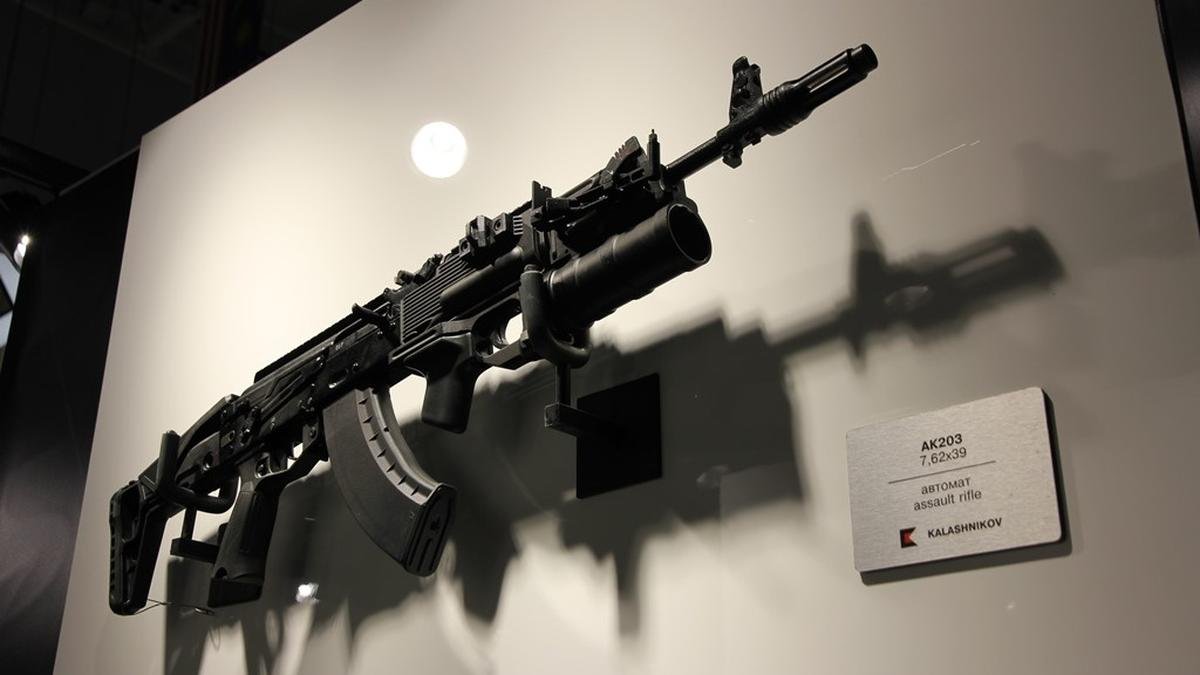 हैदराबाद में भारतीय सेना की पैदल सेना इकाई से चोरी हुई AK-203 क्या हैं?