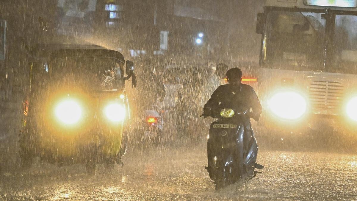 30 अक्टूबर की शाम को हैदराबाद के कुछ हिस्सों में भारी बारिश हुई