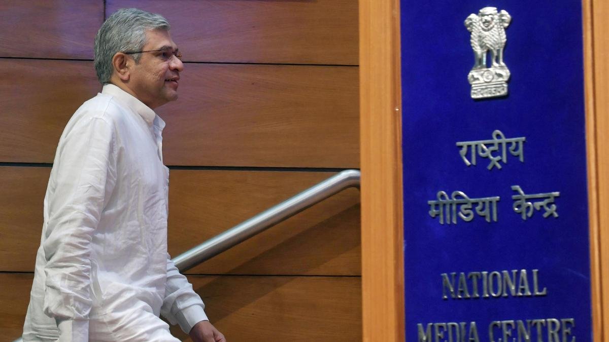 I&B मंत्रालय की एडवाइजरी में टीवी चैनलों को 'राष्ट्र-विरोधी' रवैये को बढ़ावा देने के खिलाफ चेतावनी दी गई है