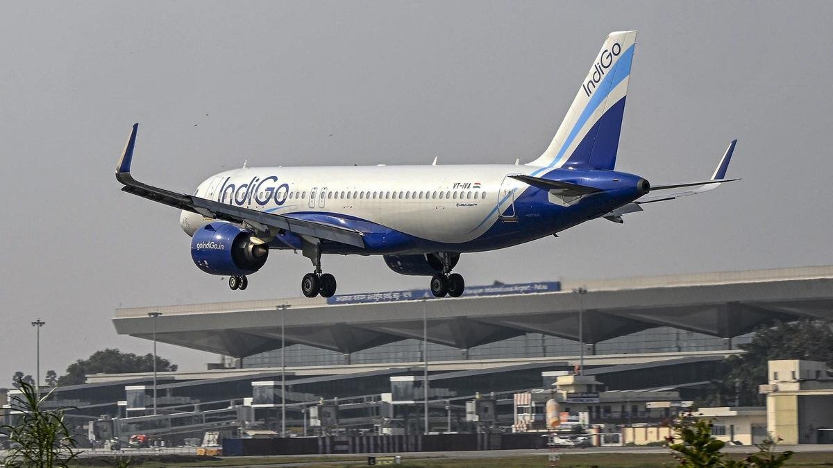 इंडिगो की दिल्ली-चेन्नई फ्लाइट में आग: प्लेन में पावर बैंक ले जाने के क्या हैं नियम?