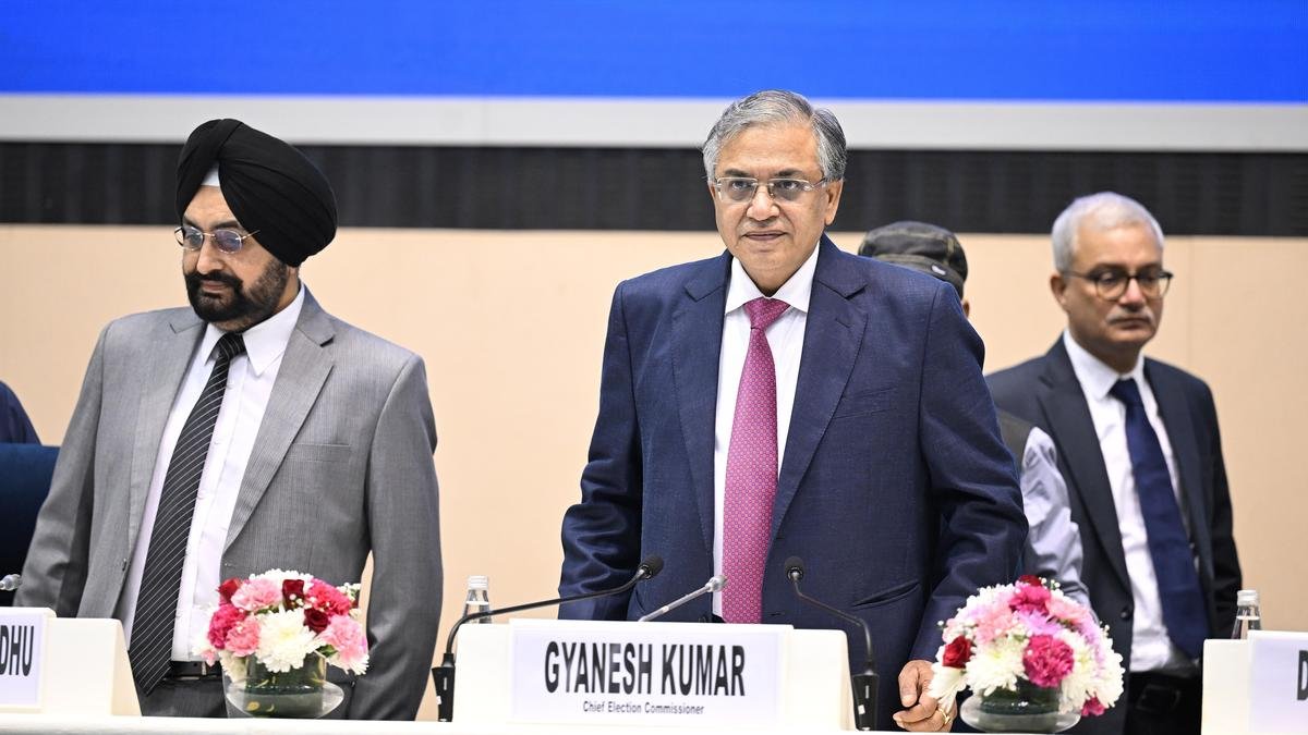 ईसीआई ने शीर्ष अदालत को बताया कि सीईसी को केवल सुप्रीम कोर्ट के न्यायाधीश की तरह ही हटाया जा सकता है