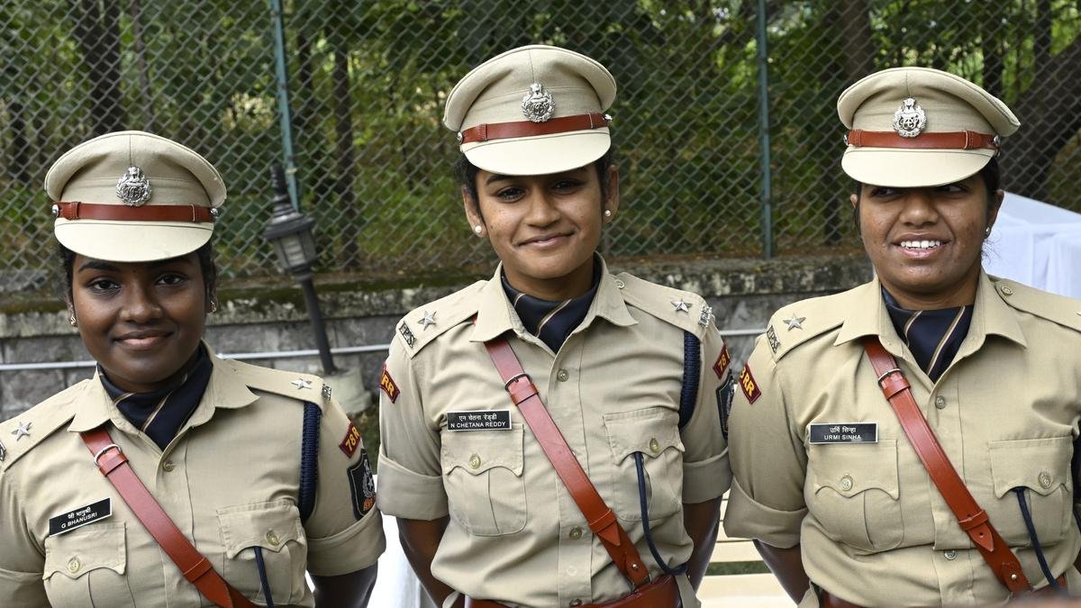 उन महिला प्रशिक्षुओं की कहानियाँ जिन्होंने राष्ट्रीय पुलिस अकादमी में अपनी पहचान बनाई