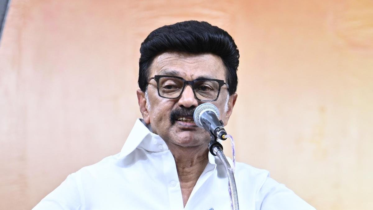 एमआईडीएस प्रोफेसर की हिरासत के लिए स्टालिन ने टीएन सीएम विजय से माफी की मांग की; टीवीके ने 'राजनीतिक प्रतिशोध' के दावे से इनकार किया