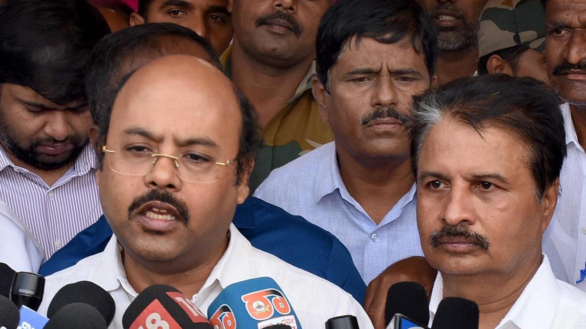 कर्नाटक के मंत्री ने प्रमोदा देवी के जंबू सावरी सुझाव को खारिज कर दिया
