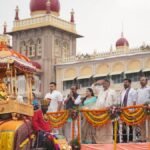 कर्नाटक के मुख्यमंत्री जानना चाहते हैं कि मंत्री मैसूरु दशहरा में क्यों रुके?