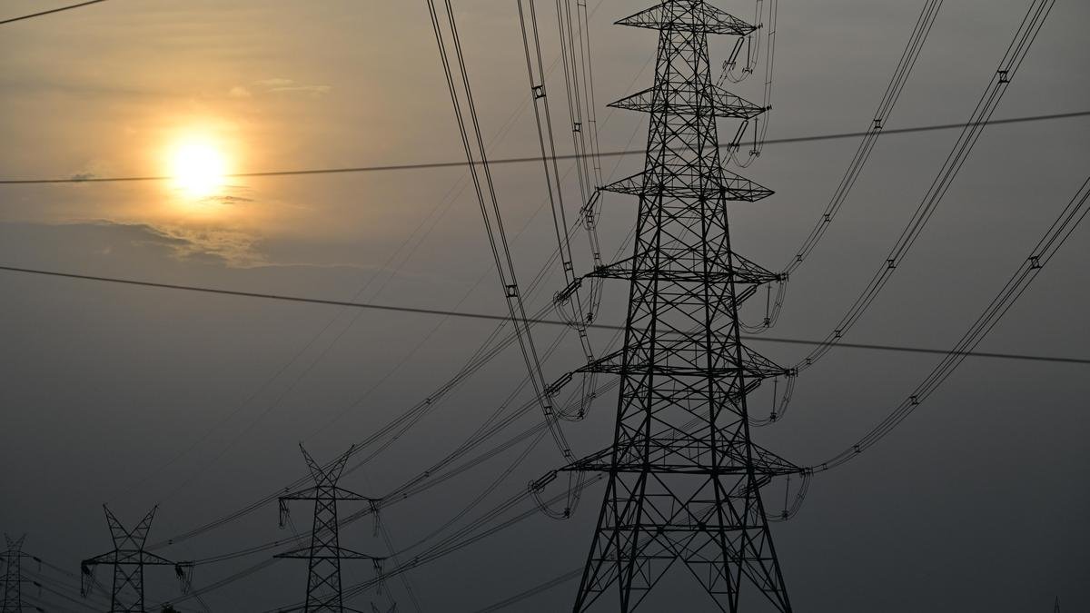 कर्नाटक गर्मी के दौरान बिजली आपूर्ति की तैयारी कर रहा है क्योंकि उपभोक्ता कटौती से जूझ रहे हैं