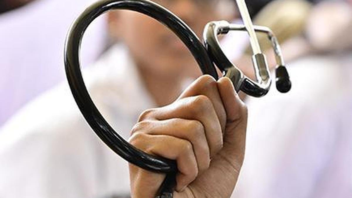 कर्नाटक ने तालुक अस्पतालों, पीएचसी में डॉक्टरों के लिए ऐप-आधारित रात्रिकालीन उपस्थिति अनिवार्य कर दी है