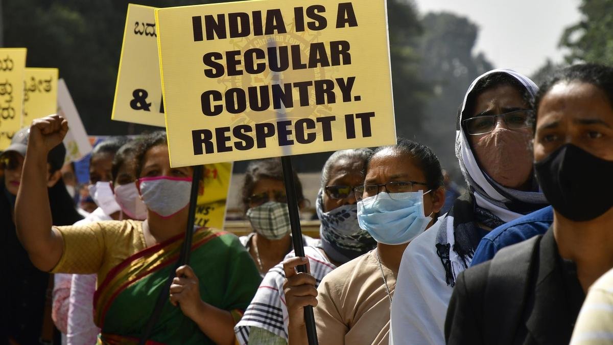 कर्नाटक सरकार पर गोहत्या विरोधी और धर्मांतरण विरोधी कानून वापस लेने का दबाव बढ़ रहा है