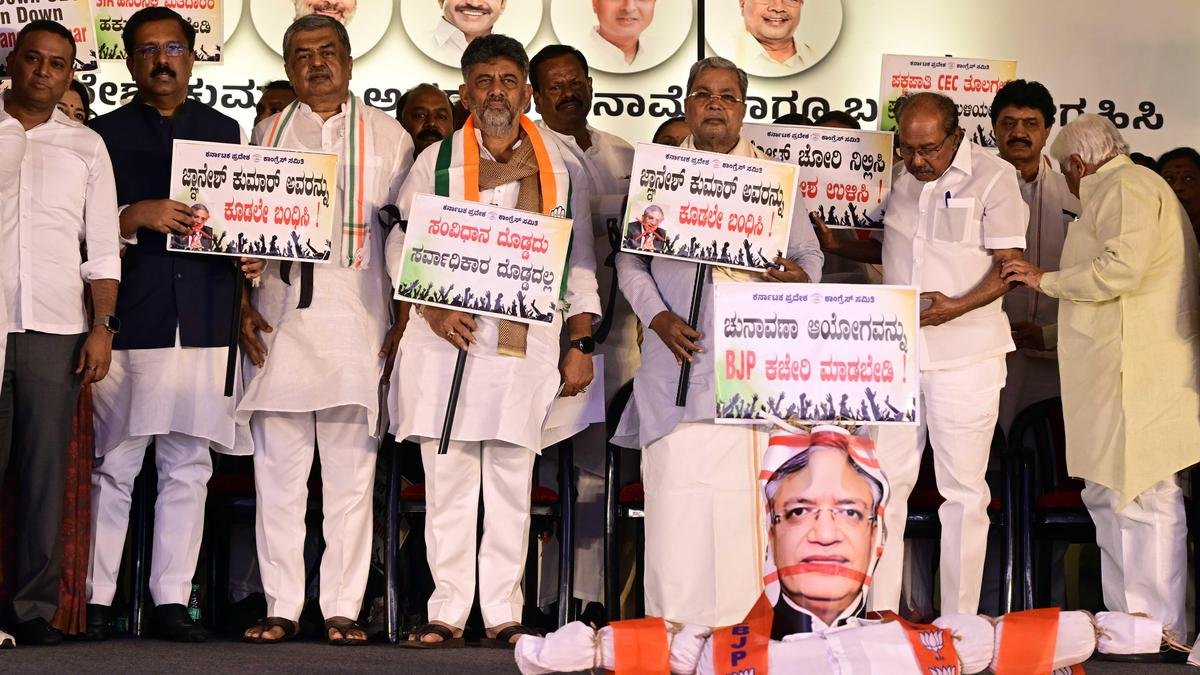 कांग्रेस की कर्नाटक रणनीति: सत्ता में है, लेकिन फिर भी सड़क पर विरोध प्रदर्शन के मूड में है