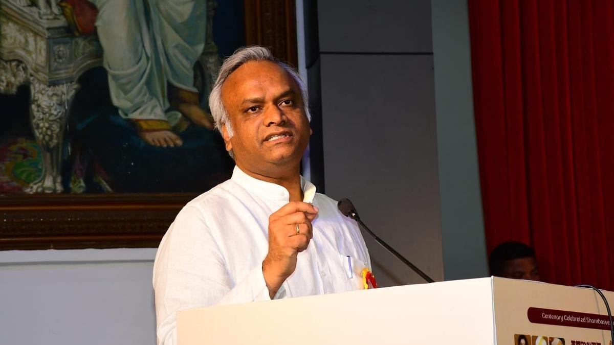कुमारस्वामी मेरे जैसे दलित को राजनीतिक प्रगति करते बर्दाश्त नहीं कर सकते: प्रियांक खड़गे