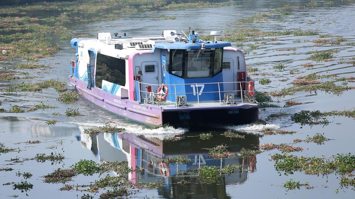केरल के कोच्चि में छह जल मेट्रो टर्मिनलों को हटाने के सरकारी आदेश की आलोचना हो रही है