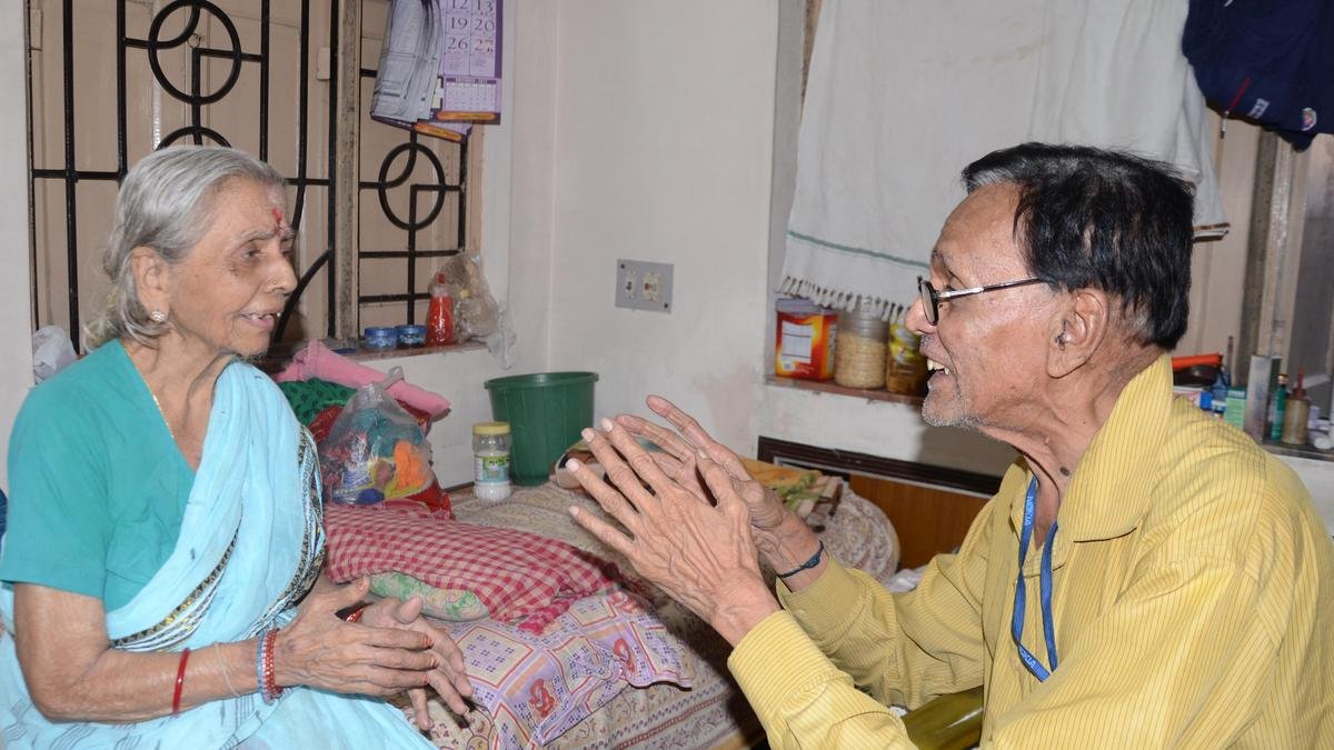 घर पर रहने वाले बुजुर्गों की देखभाल घर-आधारित व्यापक मूल्यांकन पर जोर देती है