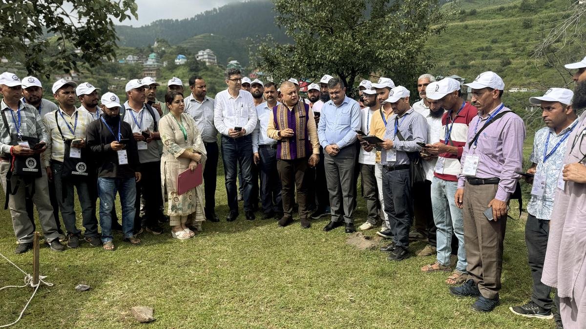 जनगणना 2027: जम्मू-कश्मीर ने डीसीएचबी फील्डवर्क पूरा किया; जनसंख्या गणना प्रशिक्षण चल रहा है