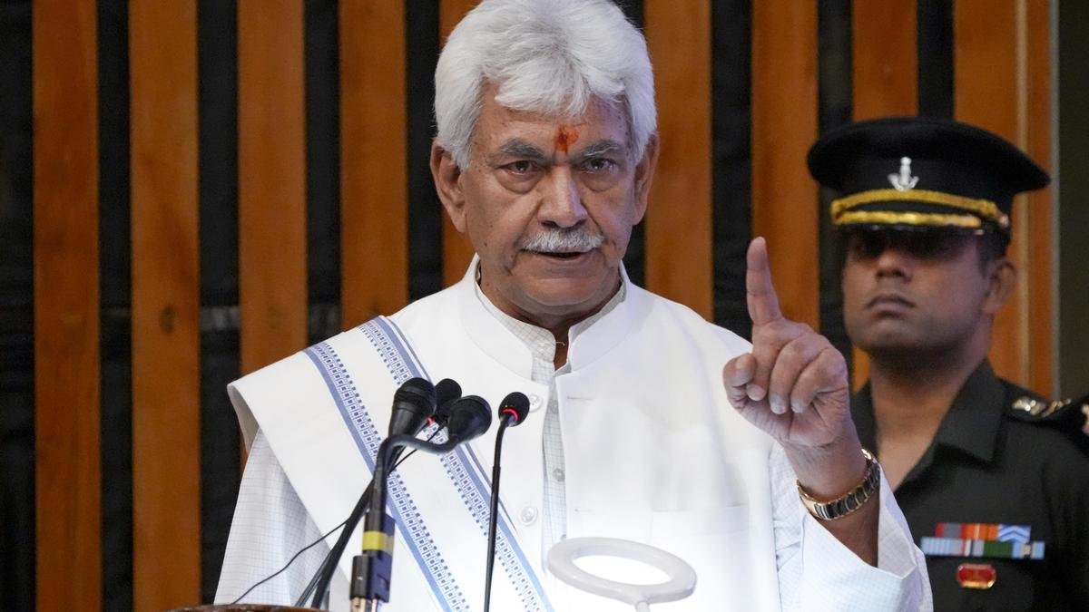 जब तक जम्मू-कश्मीर अलगाववादी, आतंकवादी तत्वों से मुक्त नहीं हो जाता तब तक आराम नहीं करेंगे: जम्मू-कश्मीर एलजी मनोज सिन्हा