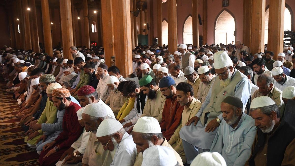 जम्मू-कश्मीर वक्फ बोर्ड के शुक्रवार के उपदेशों को एकसमान करने पर जोर देने से राजनीतिक तूफान क्यों खड़ा हो गया | व्याख्या की