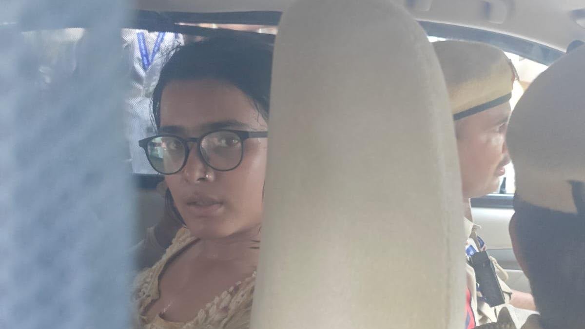 ज्ञानेश कुमार को हटाने की मांग को लेकर दिल्ली में प्रदर्शन तीसरे दिन जारी, पुलिस पर यौन उत्पीड़न का आरोप लगाने वाली महिला पत्रकार नेहा समेत सैकड़ों लोगों को हिरासत में लिया गया