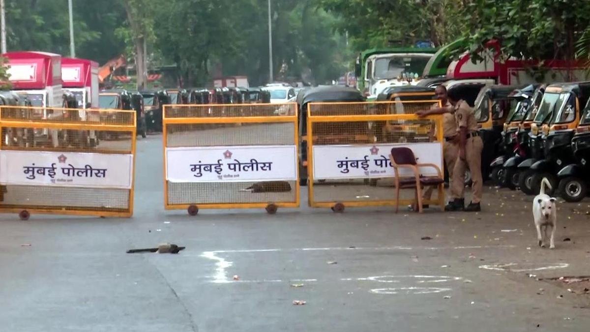टाइगर श्रॉफ फायरिंग मामला: मुंबई में बंदूक ले जाने, समन्वय अभियान में मदद करने के आरोप में चार गिरफ्तार