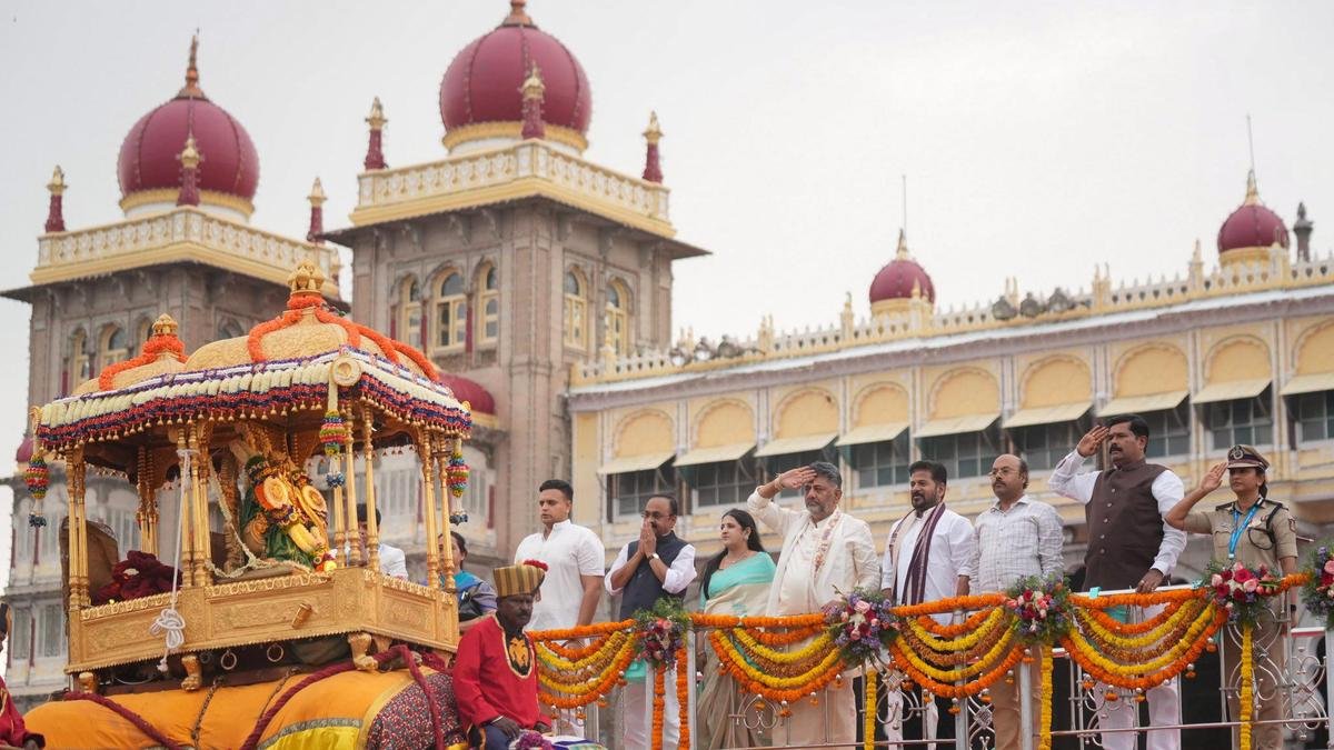 दशहरा के आयोजन से प्रमोदा देवी 'गहरी निराश'