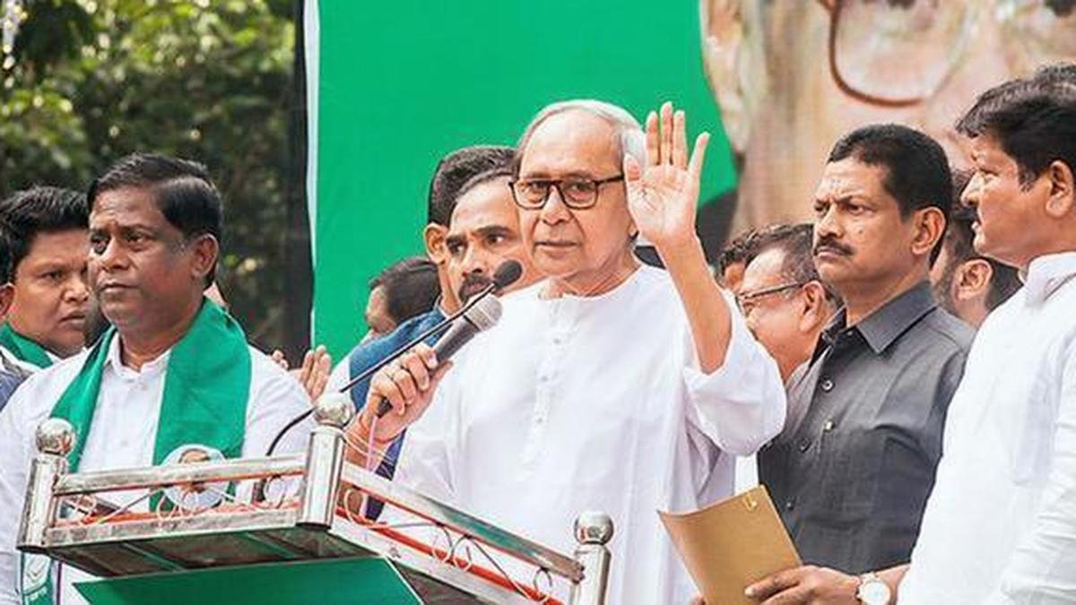 नवीन पटनायक ने विवादित कोटिया गांवों के लिए आंध्र की चुनाव अधिसूचना पर ओडिशा सरकार की 'चुप्पी' पर सवाल उठाया
