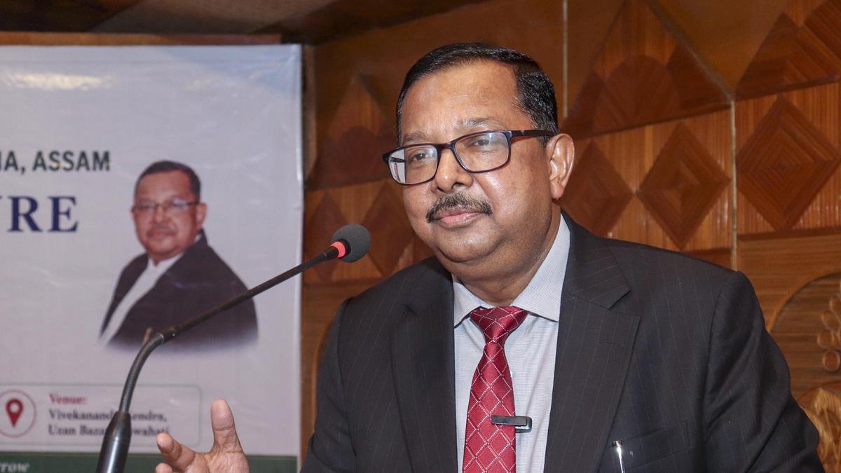 न्यायमूर्ति भुइयां का कहना है कि लाखों लोगों को मताधिकार से वंचित करने, उन्हें दूसरे दर्जे का नागरिक बनाने की प्रक्रिया मनमानी है