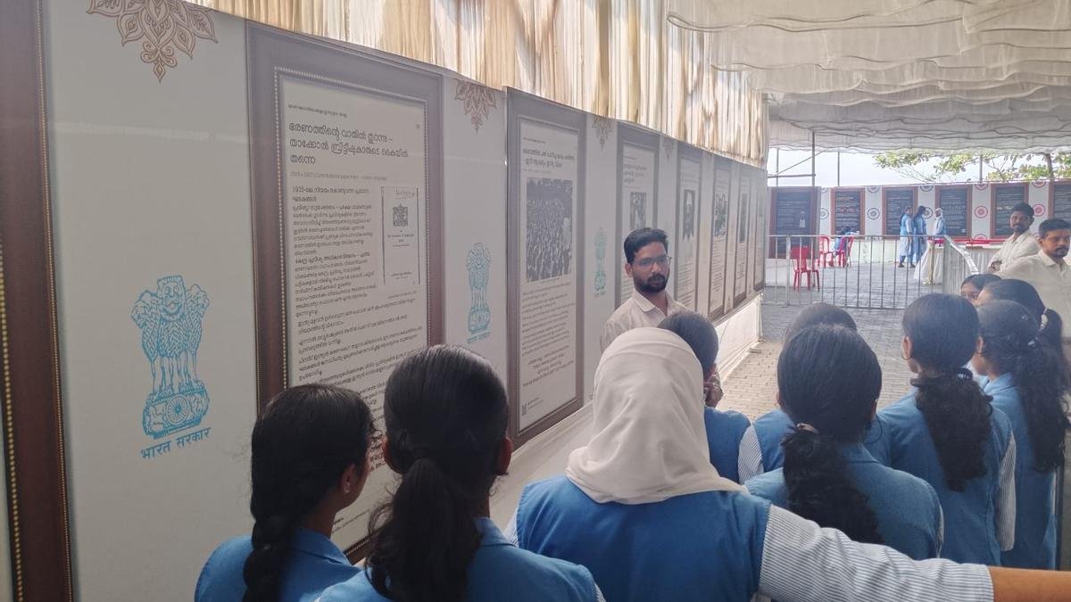 पाठ्यपुस्तक से परे: केरलम में संविधान पर एक प्रदर्शनी युवा मन को क्यों आकर्षित कर रही है