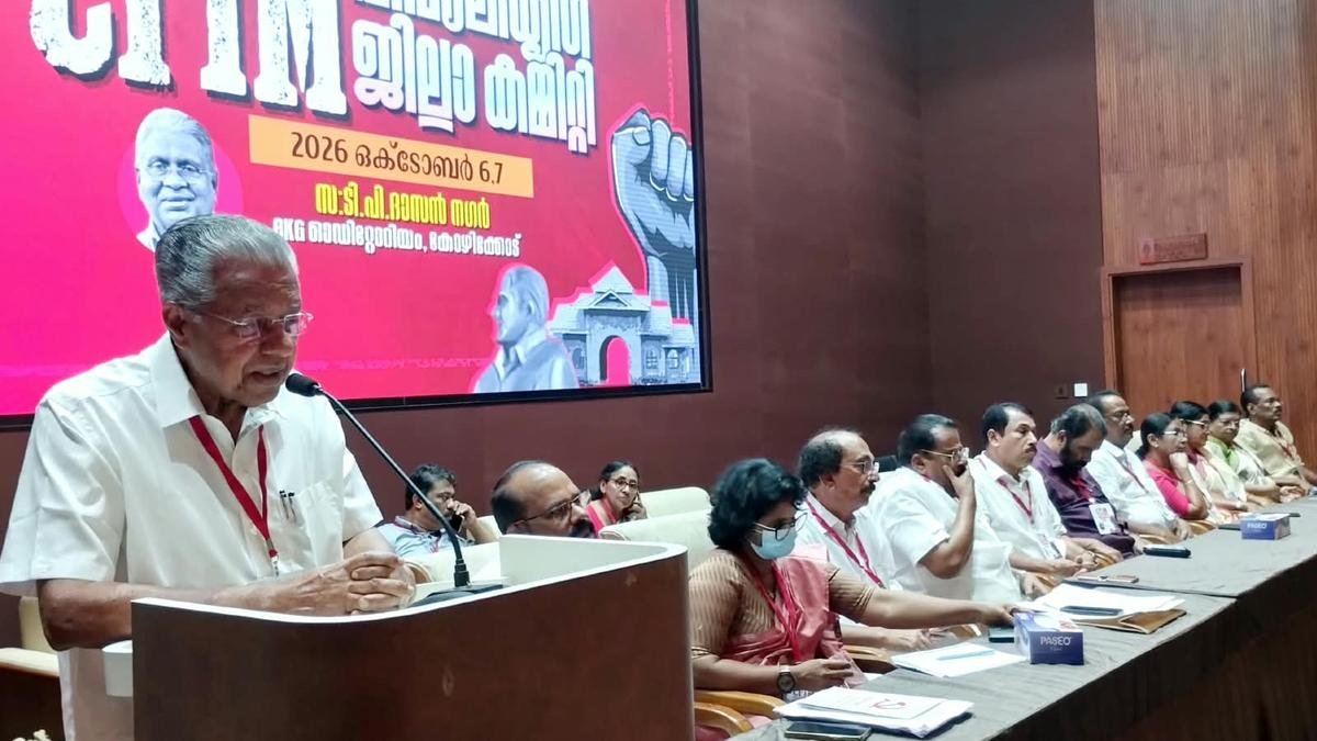 पिनाराई विजयन का कहना है कि केरल में यूडीएफ सरकार आरएसएस-बीजेपी के एजेंडे को लागू कर रही है