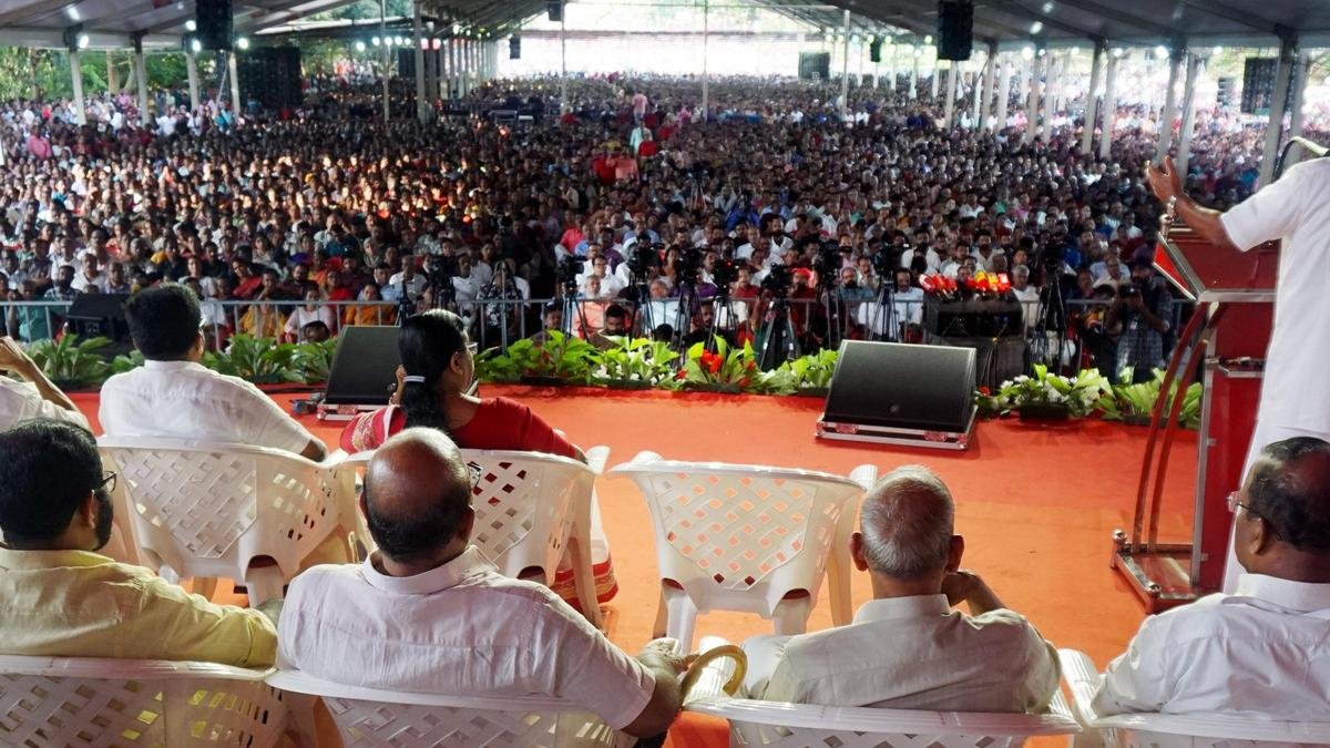 पिनाराई विजयन ने यूडीएफ पर केरल की संवैधानिक संस्थाओं, धर्मनिरपेक्ष ताने-बाने को कमजोर करने का आरोप लगाया