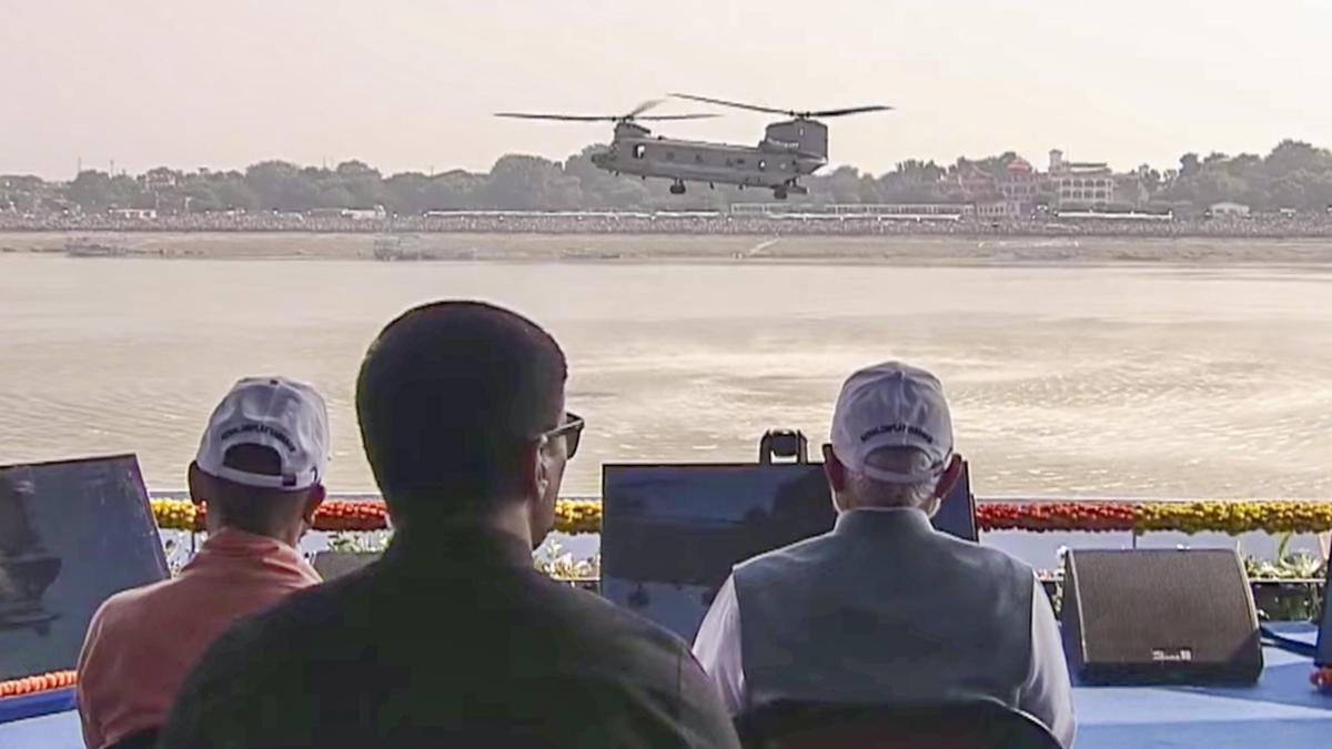 पीएम मोदी ने वाराणसी में वायुसेना का एयर शो देखा