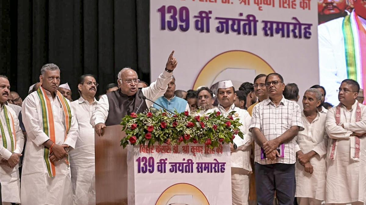 पीएम मोदी पर 'अशोभनीय' टिप्पणी को लेकर बीजेपी ने खड़गे की आलोचना की