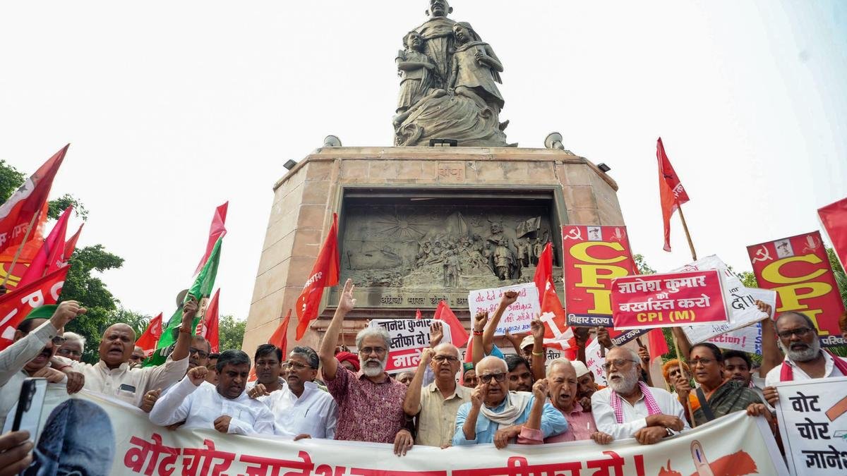 बिहार में इंडिया ब्लॉक के नेताओं ने लोगों से एकजुट होने, संविधान बचाने का आग्रह किया