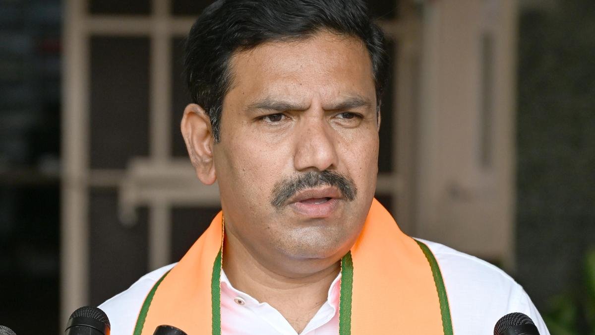 बीवाईवी का कहना है कि कांग्रेस सरकार राजनीतिक कारणों से तेलंगाना को पानी छोड़ रही है