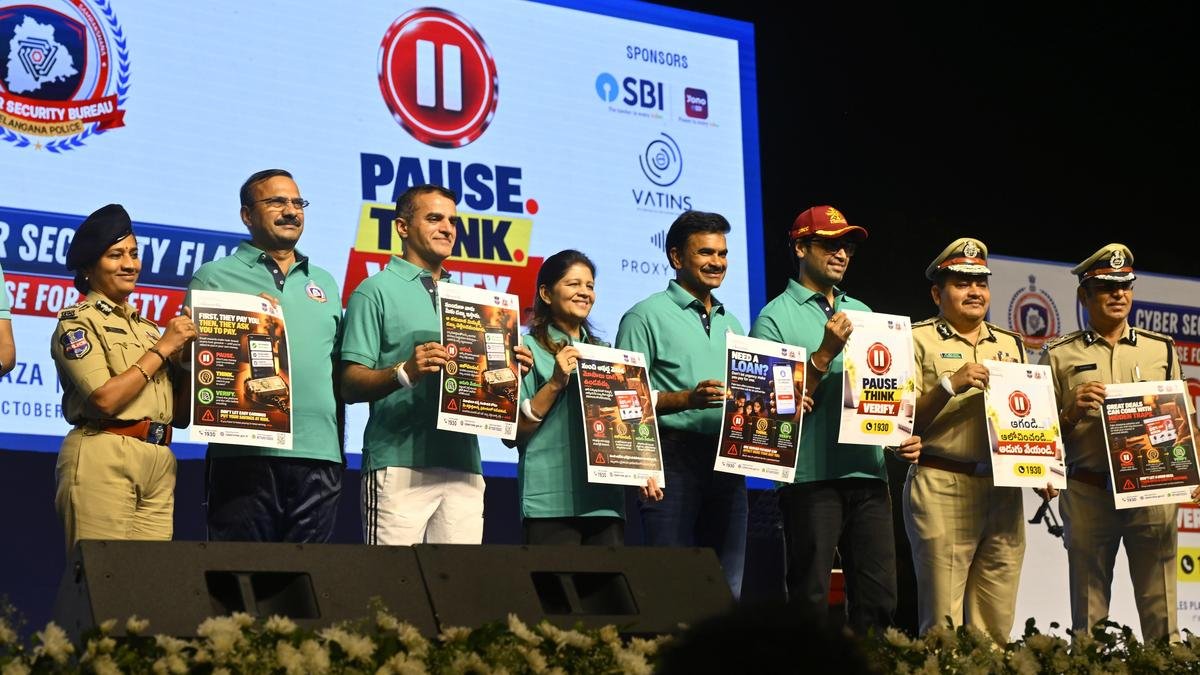 भुगतान करने से पहले रुकें: हैदराबाद में सुरक्षित ऑनलाइन आदतों को बढ़ावा देने के लिए हजारों लोग साइबर सुरक्षा मार्च में शामिल हुए