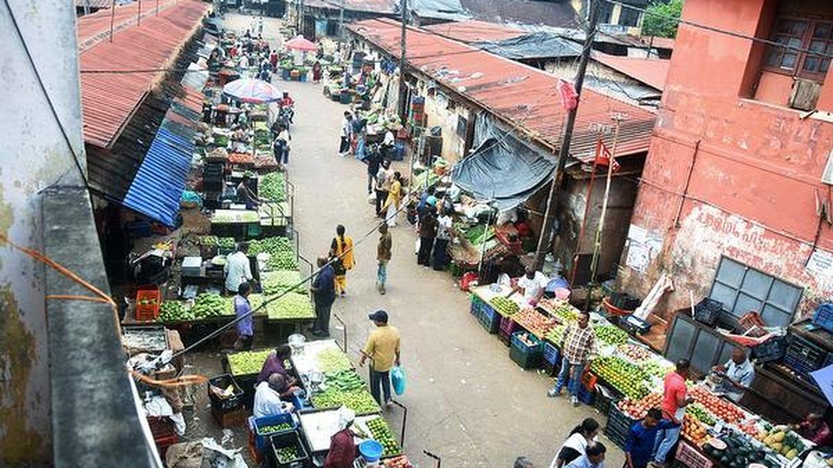 मेयर का कहना है कि पलायम बाजार के अधिकांश लाइसेंस प्राप्त व्यापारी कल्लुथंकादावु जाने के लिए तैयार हैं
