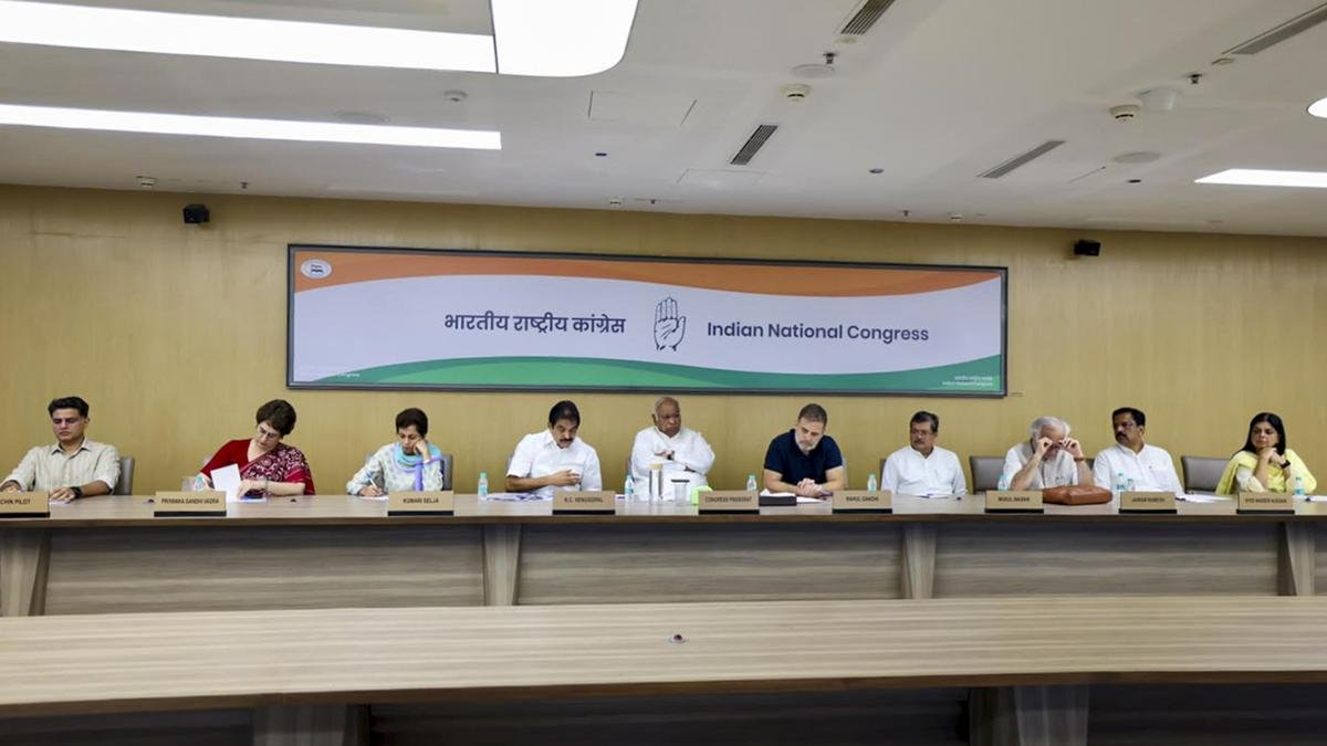 राहुल गांधी का कहना है कि ज्ञानेश कुमार ने एसआईआर के दौरान फॉर्म 6 को 'अवैध रूप से' बदल दिया