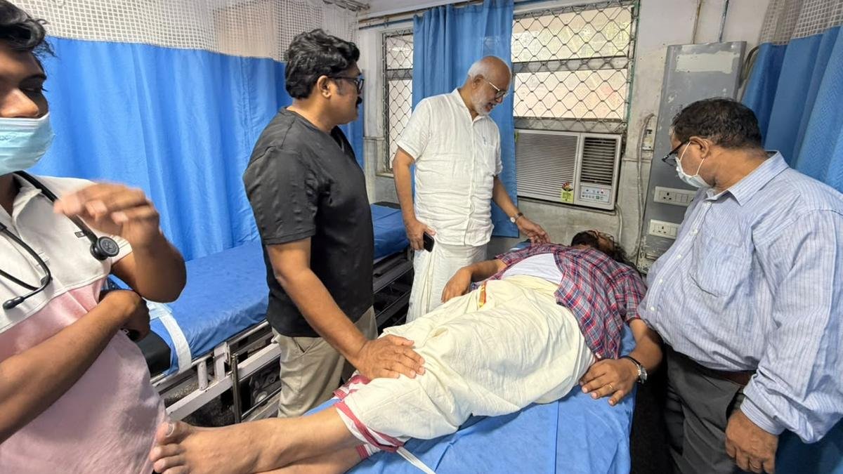 वाम दलों का कहना है कि पुलिस ने दिल्ली को 'युद्ध क्षेत्र' में बदल दिया; हिरासत में लिए जाने के बाद सांसद ब्रिटास अस्पताल में भर्ती
