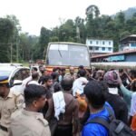 सबरीमाला मार्ग पर यातायात गतिरोध के कारण तीर्थयात्रियों के घंटों तक फंसे रहने के कारण विरोध प्रदर्शन शुरू हो गया है