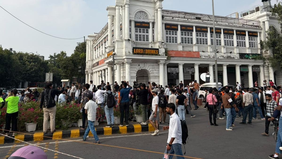 सीईसी विरोधी प्रदर्शन: दक्षिणपंथी समूह के सदस्यों ने कनॉट प्लेस में प्रदर्शनकारियों पर हमला किया