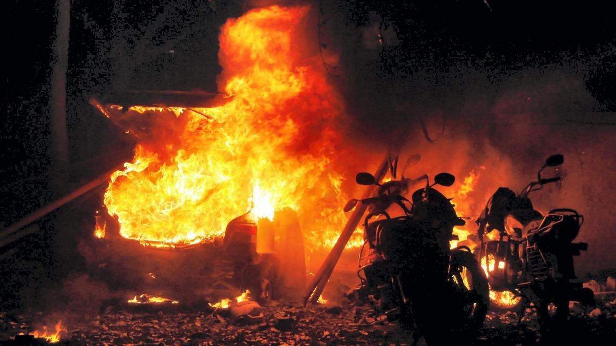 सुप्रीम कोर्ट ने 2008 के अहमदाबाद सीरियल ब्लास्ट मामले में दोषी की मौत की सजा पर रोक लगा दी है