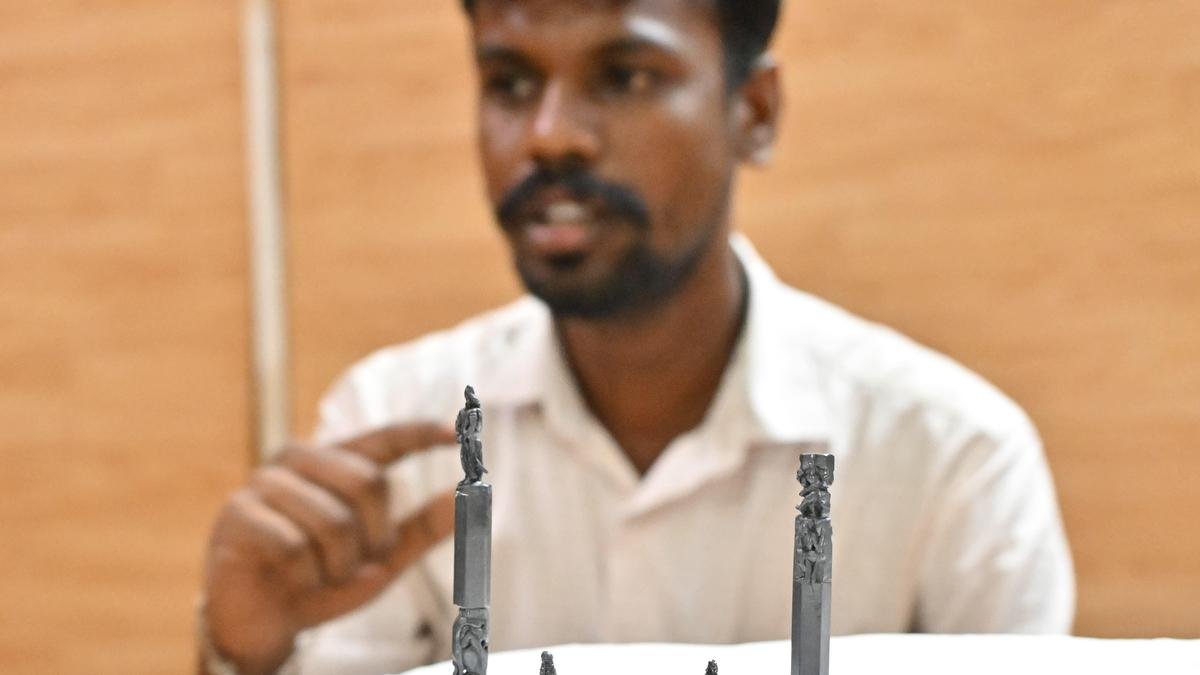 स्व-सिखाया कलाकार लघु रूप में तमिलनाडु के मंदिरों की भव्यता को फिर से बनाता है