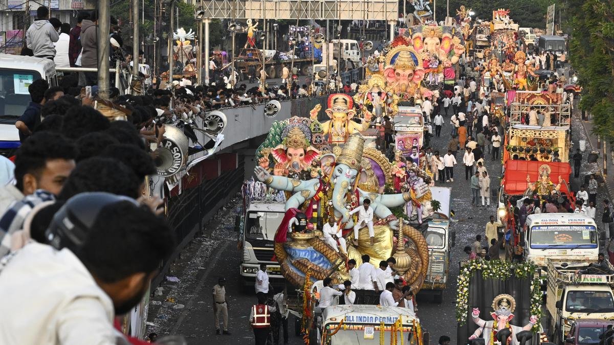 हैदराबाद की गणेश पूजा: भक्ति पर बड़ी, धन पर बड़ी